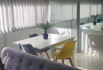 Jolie appartement allows 18 year olds to book a room