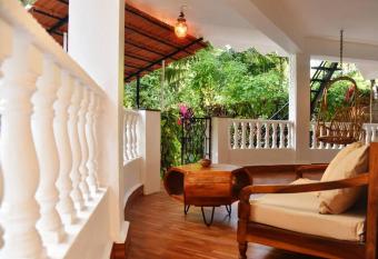 Villa Pont Bleu has Balcony rooms