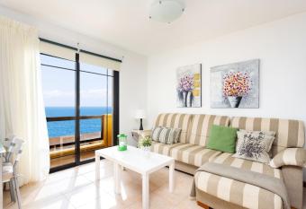 Live Faro Poris House with beautiful sea views allows 18 year olds to book a room