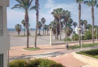 Apartamento J  piter Motril allows 18 year olds to book a room