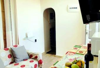 Ariadni s apartment 3 allows 18 year olds to book a room