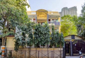 UK HOUSE RESIDENCY has Smoking/Balcony rooms