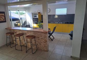 location Maison Basse-Terre GUADELOUPE has Balcony rooms