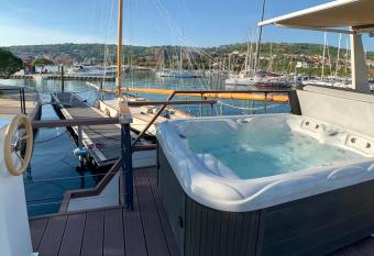 BellaVista HouseBoat Apartment Portorose has rooms with a private hot tub