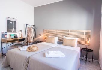 Virginia Guest House allows 18 year olds to book a room