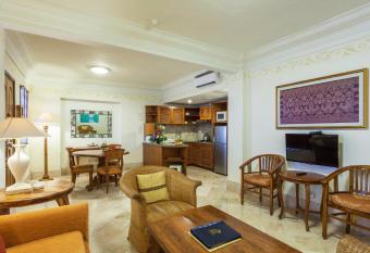 Club Bali Suite Legian has rooms with a private hot tub