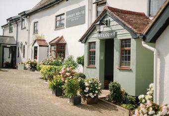 Hanley House has Balcony rooms