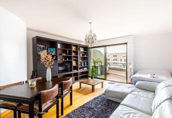 Catch a break near the Seine has Balcony rooms