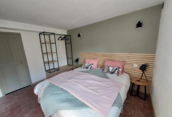 Les Pierres de C  zaire has Balcony rooms