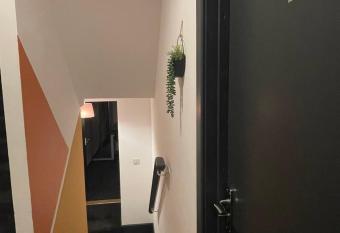 4 ensuit rooms/ modern / netflix / close to beach / prime location allows 18 year olds to book a room