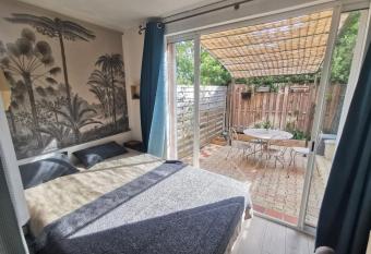 Le Moor  a 2 est    5 min de l hyper centre et plages has Balcony rooms