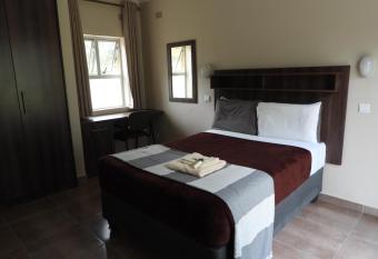 2 Bed Apt with en-suite and kitchenette - 2066 has Balcony rooms