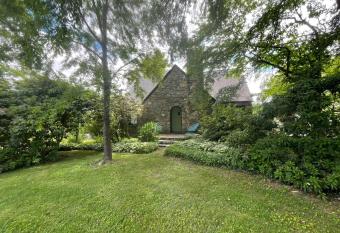 Asheville Urban Farmhouse Entire Home 4 mi to DT has Balcony rooms