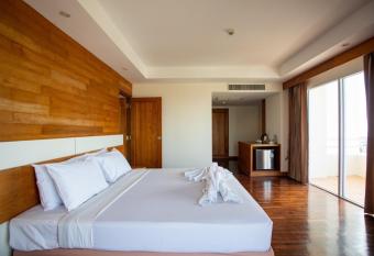 Welcome Hotel Jomtien Beach View By Khun Pat has Balcony rooms