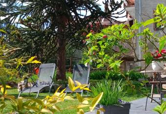 Il Giardino di Cr  s allows 18 year olds to book a room