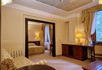 Villa Basilewsky has rooms with a private hot tub