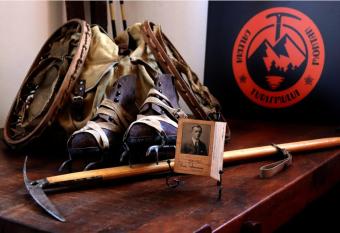 Galeria Turismului Montan allows 18 year olds to book a room