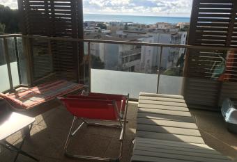 La vigie allows 18 year olds to book a room