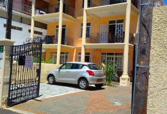 r  sidence fleur de canne allows 18 year olds to book a room