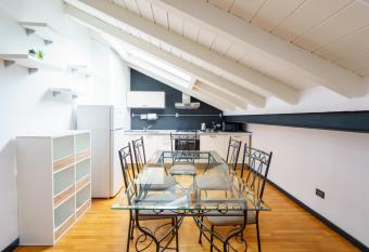 Mansarda a due passi dal centro allows 18 year olds to book a room