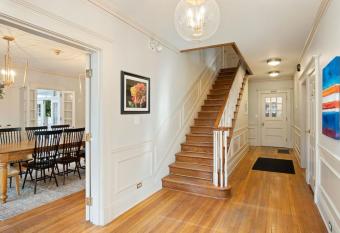 Kersey Coates at Southmoreland on the Plaza has Balcony rooms