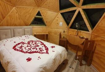 Caba  as Domos has rooms with a private hot tub