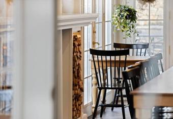 Mary Atkins at Southmoreland on the Plaza has Balcony rooms