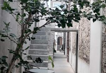 El Breve Espacio allows 18 year olds to book a room