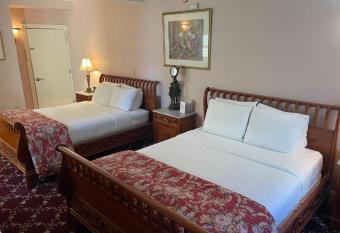 HARBORSIDE HOTEL has Balcony rooms