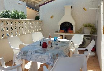 R  sidence LA GRAND VOILE allows 18 year olds to book a room