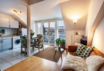 Laboehme has Balcony rooms