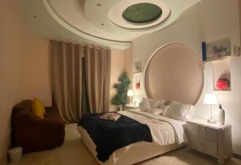                       has rooms with a private hot tub