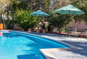 Refreshing Home in Sam Hughes with Cool Private Pool has Balcony rooms