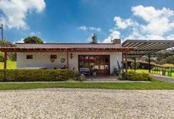 Buho Caba  a Santa Elena has Balcony rooms