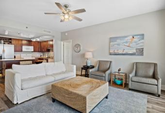 Laketown Wharf #532 by Nautical Properties Vacation Rentals has rooms with a private hot tub