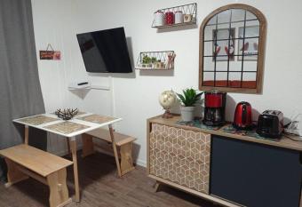 Appartement r  nov   avec parking plein centre has Balcony rooms