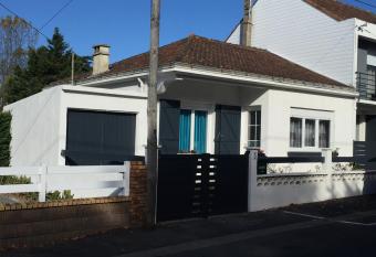 maison 50m de la mer has Balcony rooms