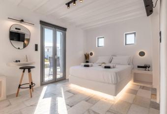 FK Luxury Suites - Orkos Beach has Balcony rooms