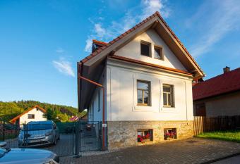 Guest House Mengsdorf has Balcony rooms