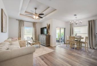 South West Florida Family Home  3 Bedroom 2 Bathroom  King bed suite  Close to Beaches  Parks  Fishing  Golfing  Kayaking has Balcony rooms