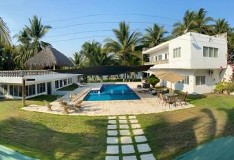 Casa Waikiki has Balcony rooms