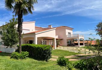 Casa do Cuco allows 18 year olds to book a room