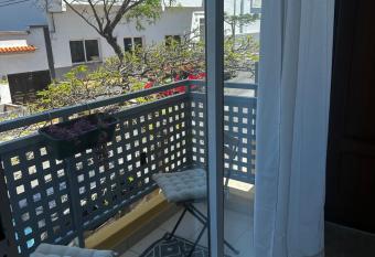 Terraza con vistas mar/monta  a allows 18 year olds to book a room