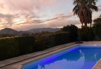 Casa Cefas -Zonda San Juan- has rooms with a private hot tub