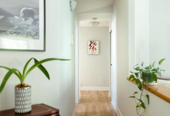 3BR, 2 bath w/ HOT TUB on private view balcony & AC has rooms with a private hot tub