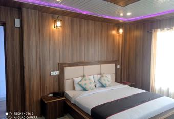 Hotel Himalaya View - Dhanaulti has Smoking/Balcony rooms