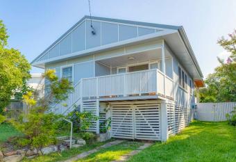 Stylish 1950s Moffat Beach House allows 18 year olds to book a room