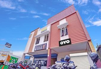 SPOT ON 81229 Hotel Rr allows 18 year olds to book a room