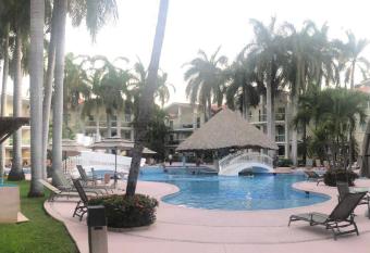 C  modo y Agradable Departamento R114 has rooms with a private hot tub