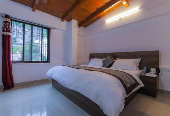 Navyug Residency has Balcony rooms